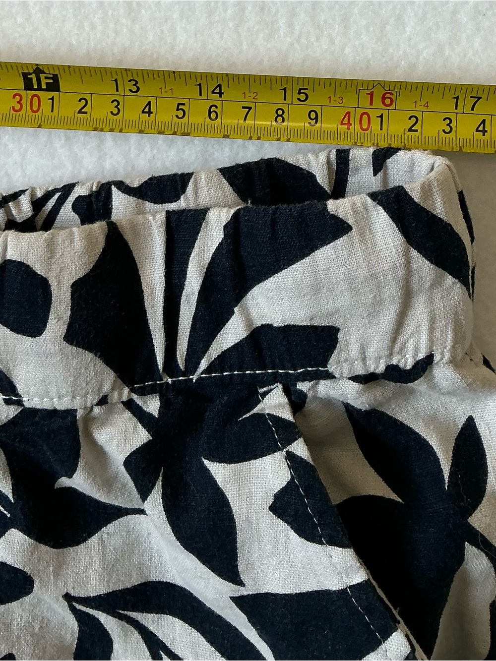 Time & Tru Linen Blend Floral Pull On Shorts Women’s L Black Ivory Pockets - Picture 7 of 10